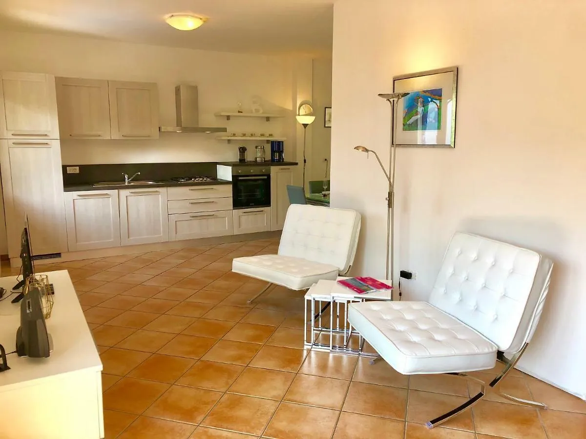 Residenza Ai Ronchi 1 2 6 Aparthotel Maccagno 0*,